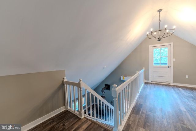 843 CEDAR RUN LN, Great Cacapon, WV 25422