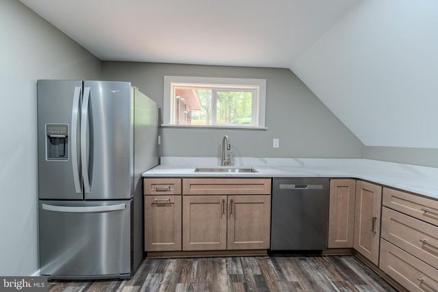 843 CEDAR RUN LN, Great Cacapon, WV 25422