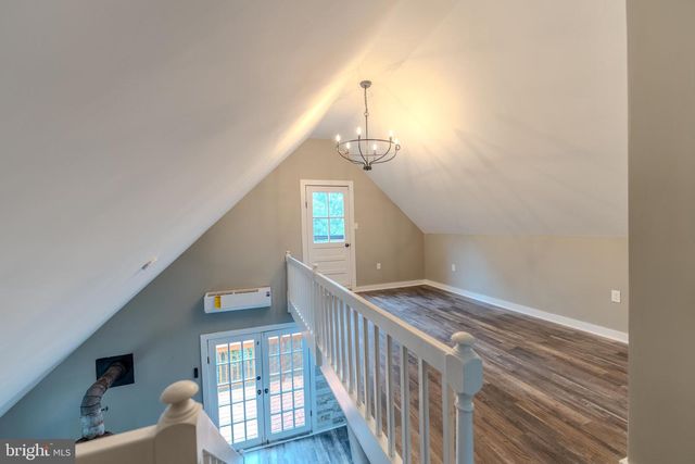 843 CEDAR RUN LN, Great Cacapon, WV 25422