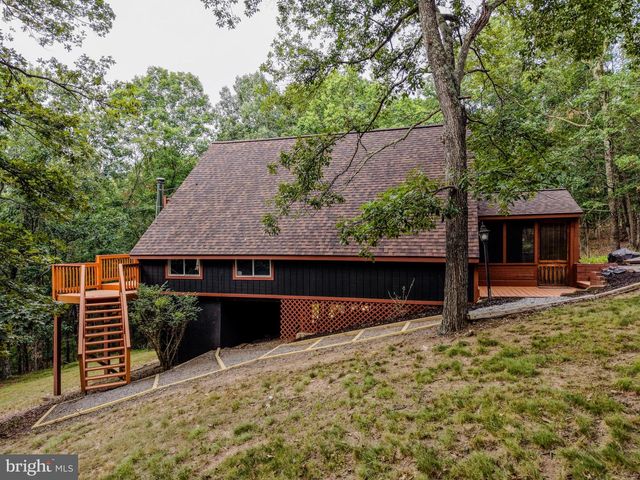 843 CEDAR RUN LN, Great Cacapon, WV 25422