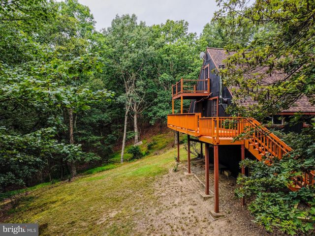 843 CEDAR RUN LN, Great Cacapon, WV 25422