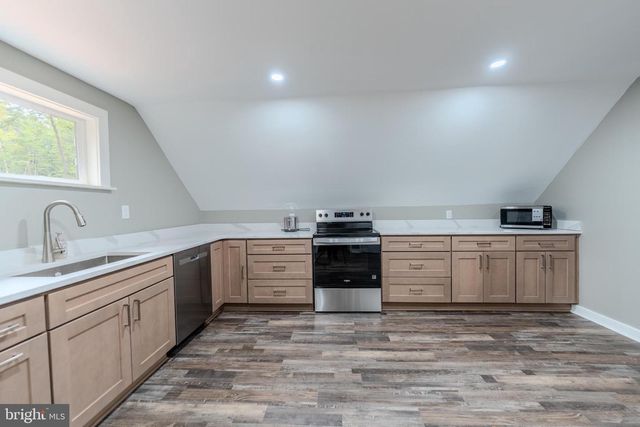 843 CEDAR RUN LN, Great Cacapon, WV 25422