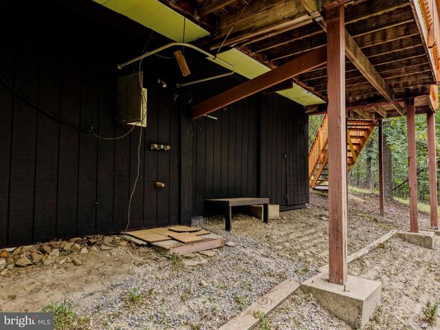 843 CEDAR RUN LN, Great Cacapon, WV 25422