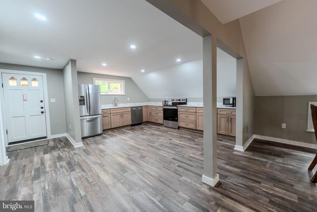843 CEDAR RUN LN, Great Cacapon, WV 25422