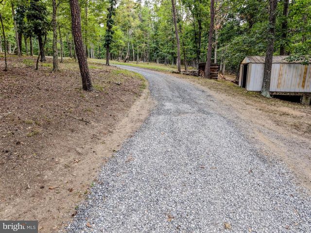 843 CEDAR RUN LN, Great Cacapon, WV 25422