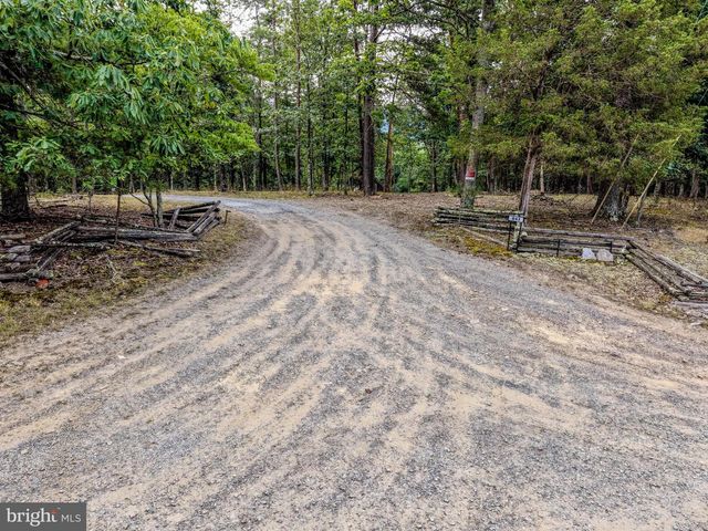 843 CEDAR RUN LN, Great Cacapon, WV 25422