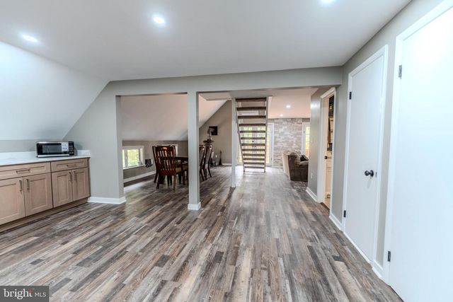 843 CEDAR RUN LN, Great Cacapon, WV 25422