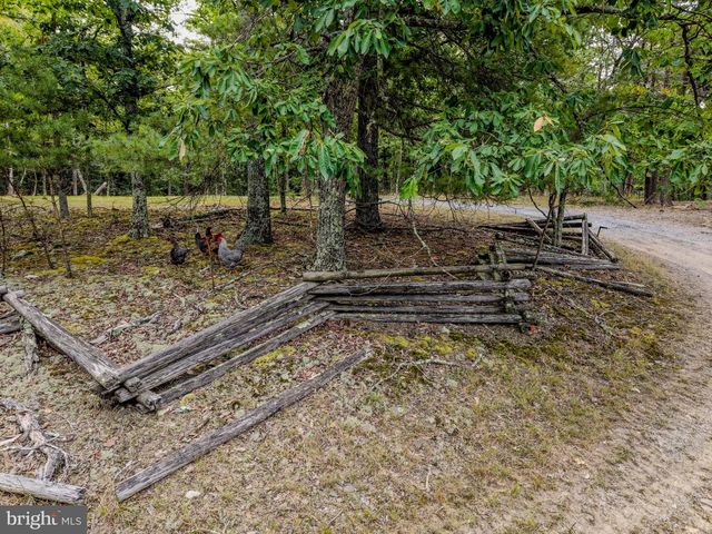 843 CEDAR RUN LN, Great Cacapon, WV 25422
