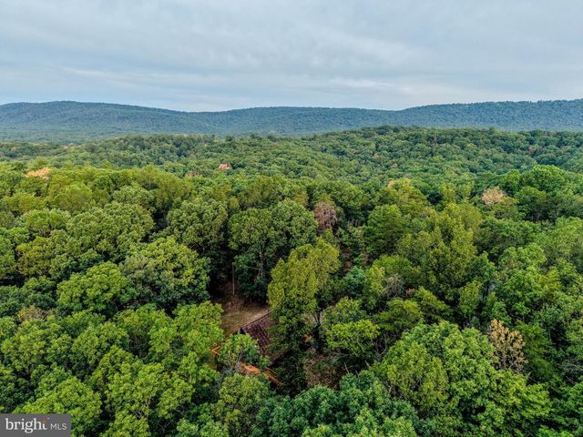 843 CEDAR RUN LN, Great Cacapon, WV 25422