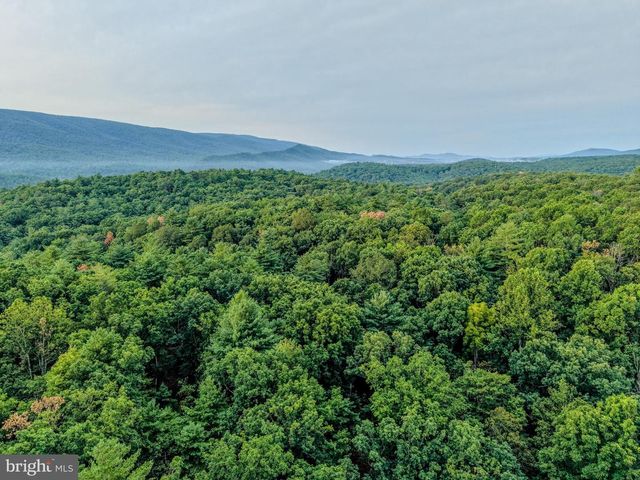 843 CEDAR RUN LN, Great Cacapon, WV 25422