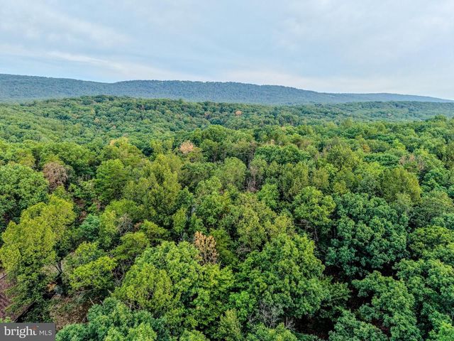 843 CEDAR RUN LN, Great Cacapon, WV 25422