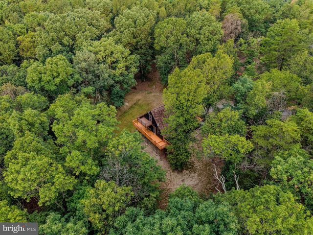 843 CEDAR RUN LN, Great Cacapon, WV 25422