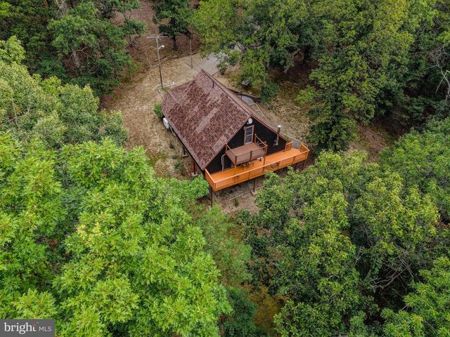 843 CEDAR RUN LN, Great Cacapon, WV 25422