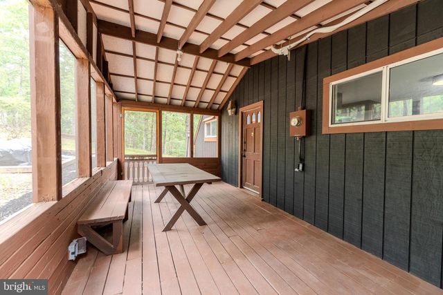 843 CEDAR RUN LN, Great Cacapon, WV 25422