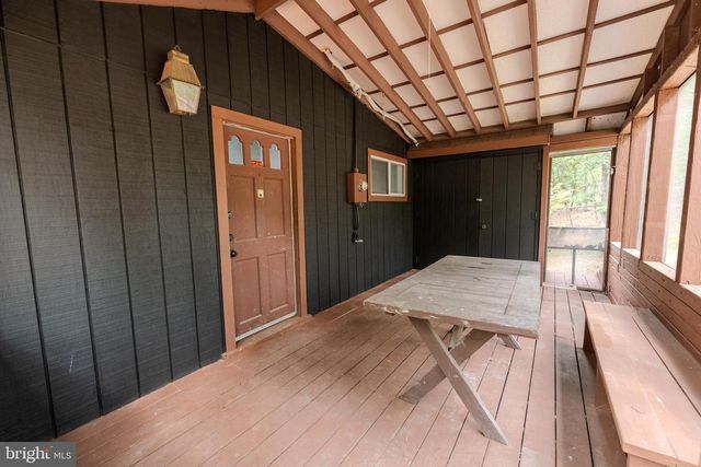 843 CEDAR RUN LN, Great Cacapon, WV 25422