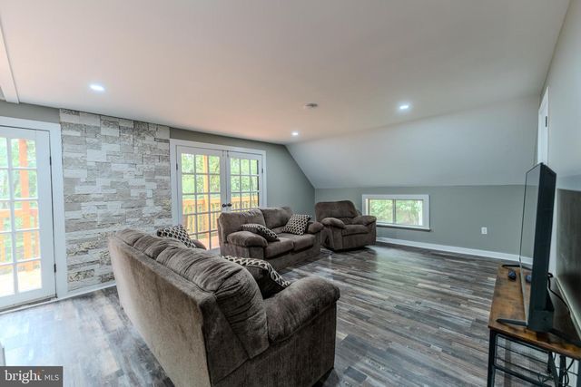 843 CEDAR RUN LN, Great Cacapon, WV 25422
