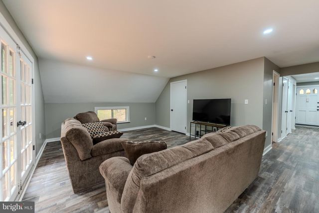 843 CEDAR RUN LN, Great Cacapon, WV 25422