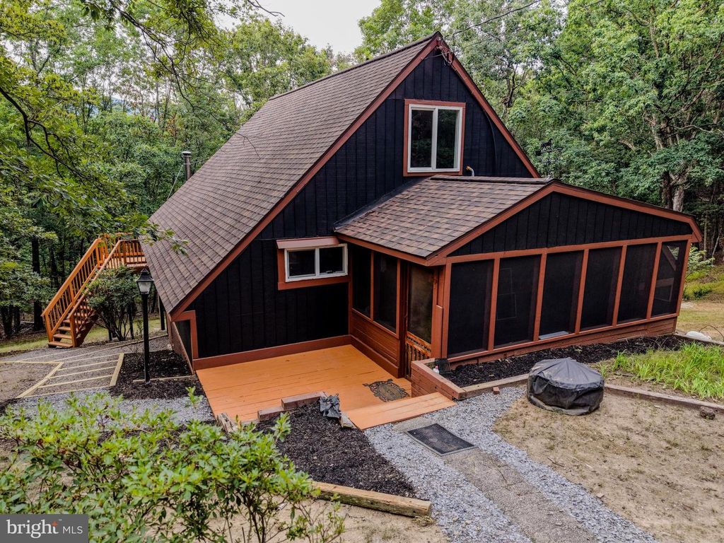 843 CEDAR RUN LN, Great Cacapon, WV 25422