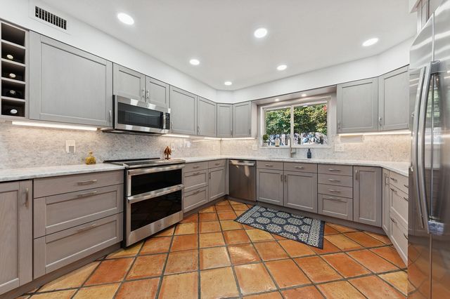 2890 NE 23rd Street, Pompano Beach, FL 33062