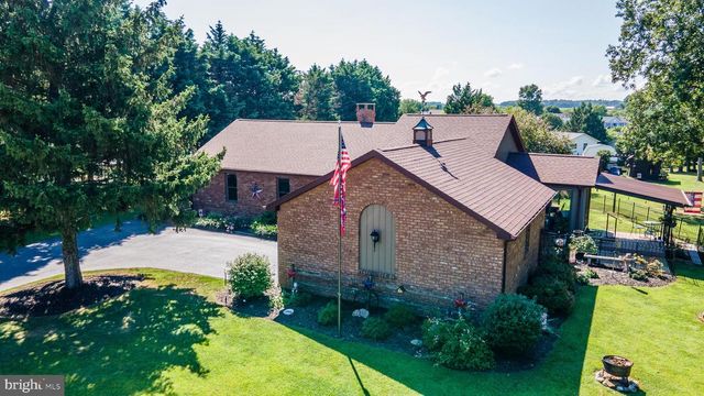 380 MCSHERRY WOODS DR, Littlestown, PA 17340