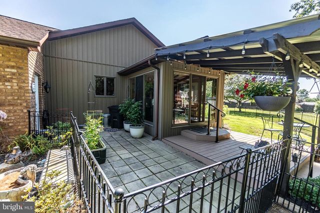 380 MCSHERRY WOODS DR, Littlestown, PA 17340