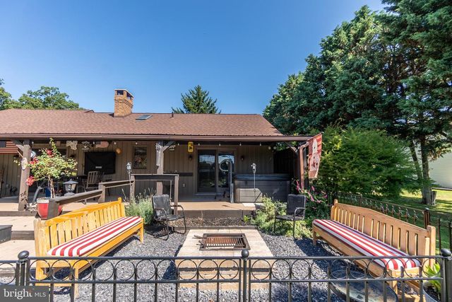 380 MCSHERRY WOODS DR, Littlestown, PA 17340