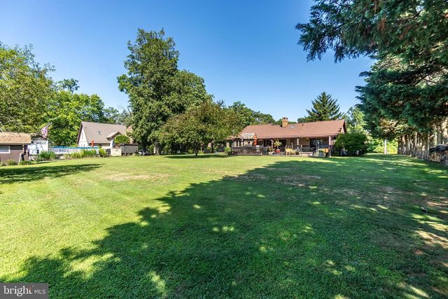 380 MCSHERRY WOODS DR, Littlestown, PA 17340