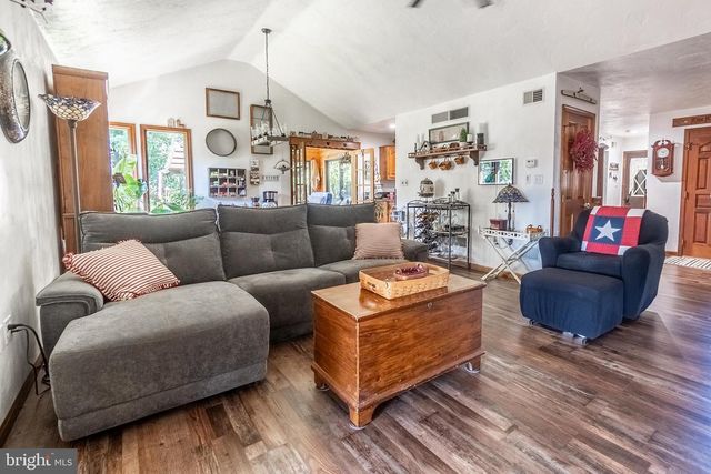 380 MCSHERRY WOODS DR, Littlestown, PA 17340
