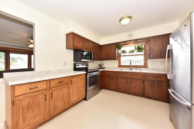 5961 N 121st STREET, Milwaukee, WI 53225