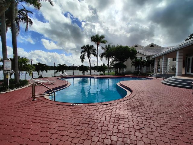 2890 N Oakland Forest Drive 111, Oakland Park, FL 33309