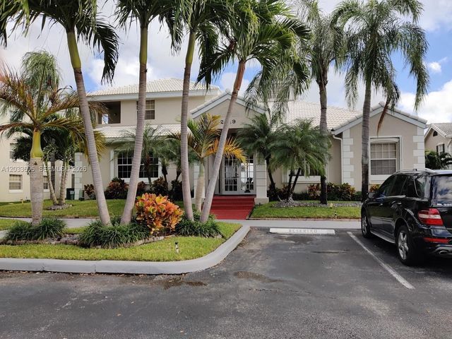 2890 N Oakland Forest Drive 111, Oakland Park, FL 33309