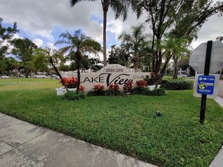2890 N Oakland Forest Drive 111, Oakland Park, FL 33309