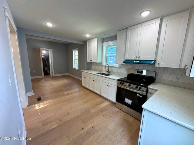 202 W Burgess Street, Elizabeth City, NC 27909