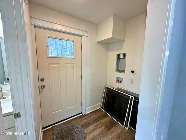 202 W Burgess Street, Elizabeth City, NC 27909