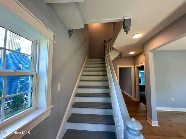 202 W Burgess Street, Elizabeth City, NC 27909