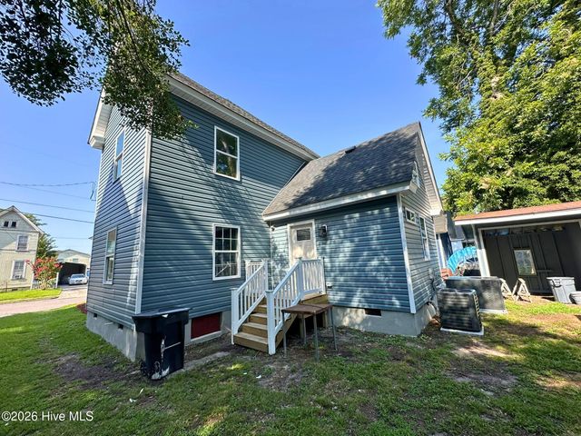 202 W Burgess Street, Elizabeth City, NC 27909