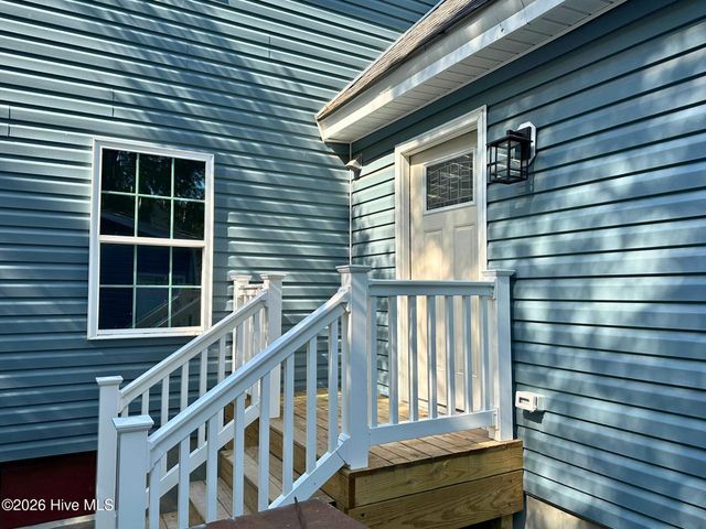 202 W Burgess Street, Elizabeth City, NC 27909