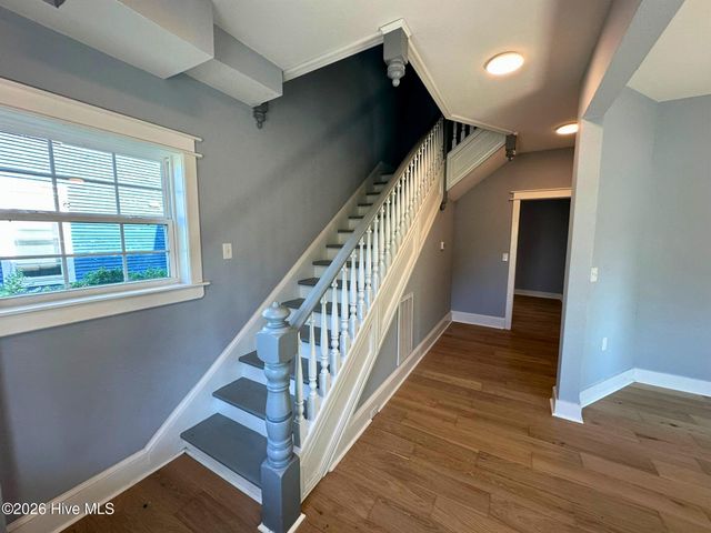 202 W Burgess Street, Elizabeth City, NC 27909