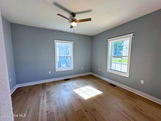 202 W Burgess Street, Elizabeth City, NC 27909