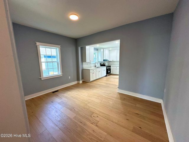 202 W Burgess Street, Elizabeth City, NC 27909