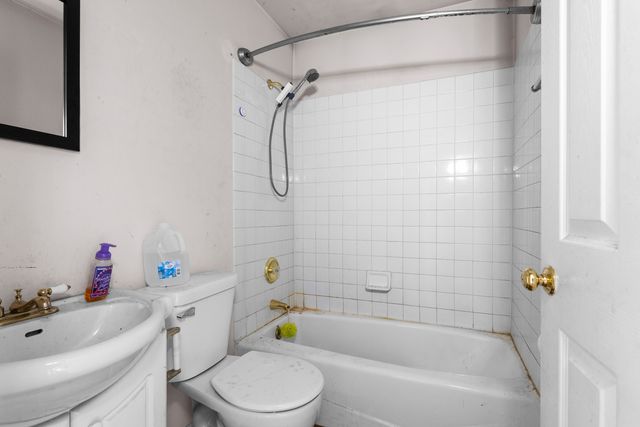 204 Brandywine Drive, Poplar Grove, IL 61065