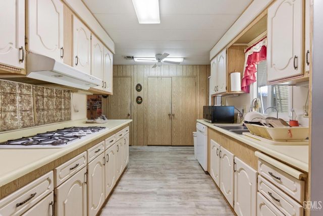 4401 Hughes Lane 89, Bakersfield, CA 93304