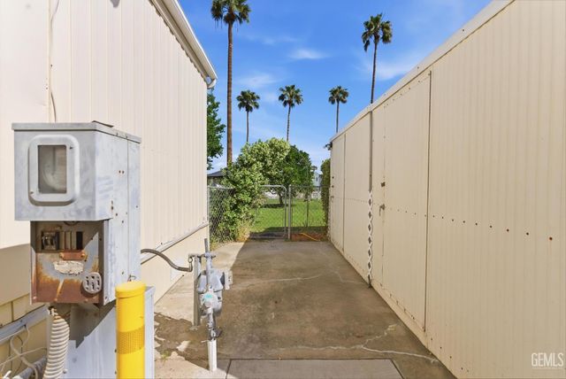 4401 Hughes Lane 89, Bakersfield, CA 93304