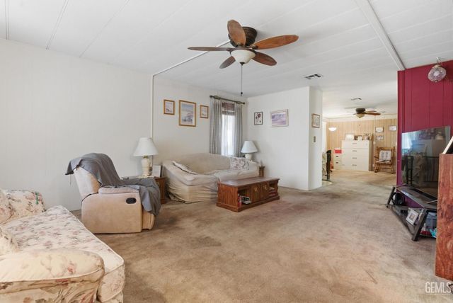 4401 Hughes Lane 89, Bakersfield, CA 93304