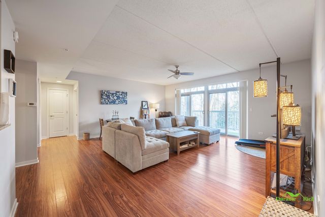 425 N BENJAMIN Drive 205, Vernon Hills, IL 60061