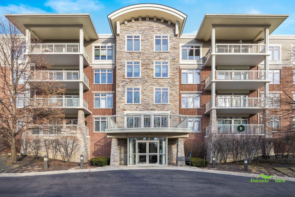 425 N BENJAMIN Drive 205, Vernon Hills, IL 60061