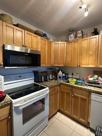 13655 NE 10th Ave 210, North Miami, FL 33161