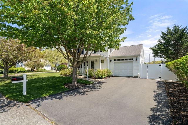 10 Bluestone Terrace, Sandwich, MA 02537