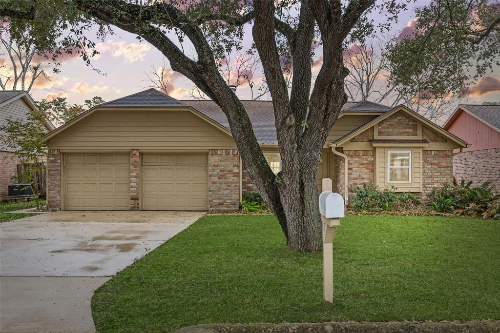 103 Brigadoon Lane, Friendswood, TX 77546