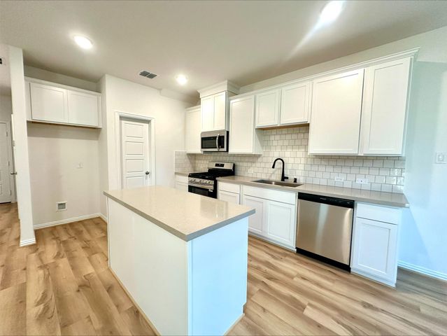 2214 Villa Clara Drive, Friendswood, TX 77546